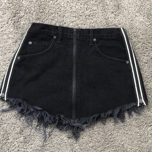 Carmar denim skirt with zip up detailing LF